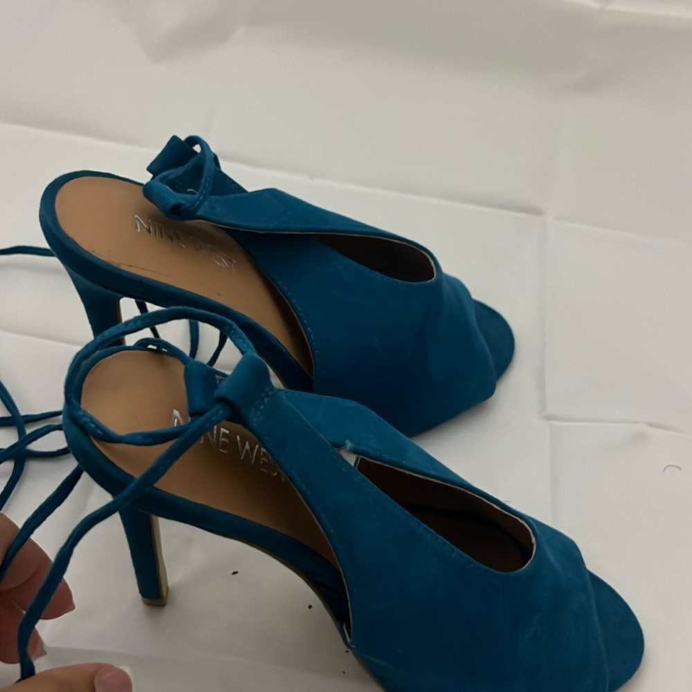 Turquoise size 7 and half nine west
Discontinued worn once